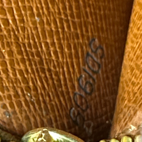 Louis Vuitton Monogram The Sarah long wallet with Gold Chain. - Picture 9 of 14